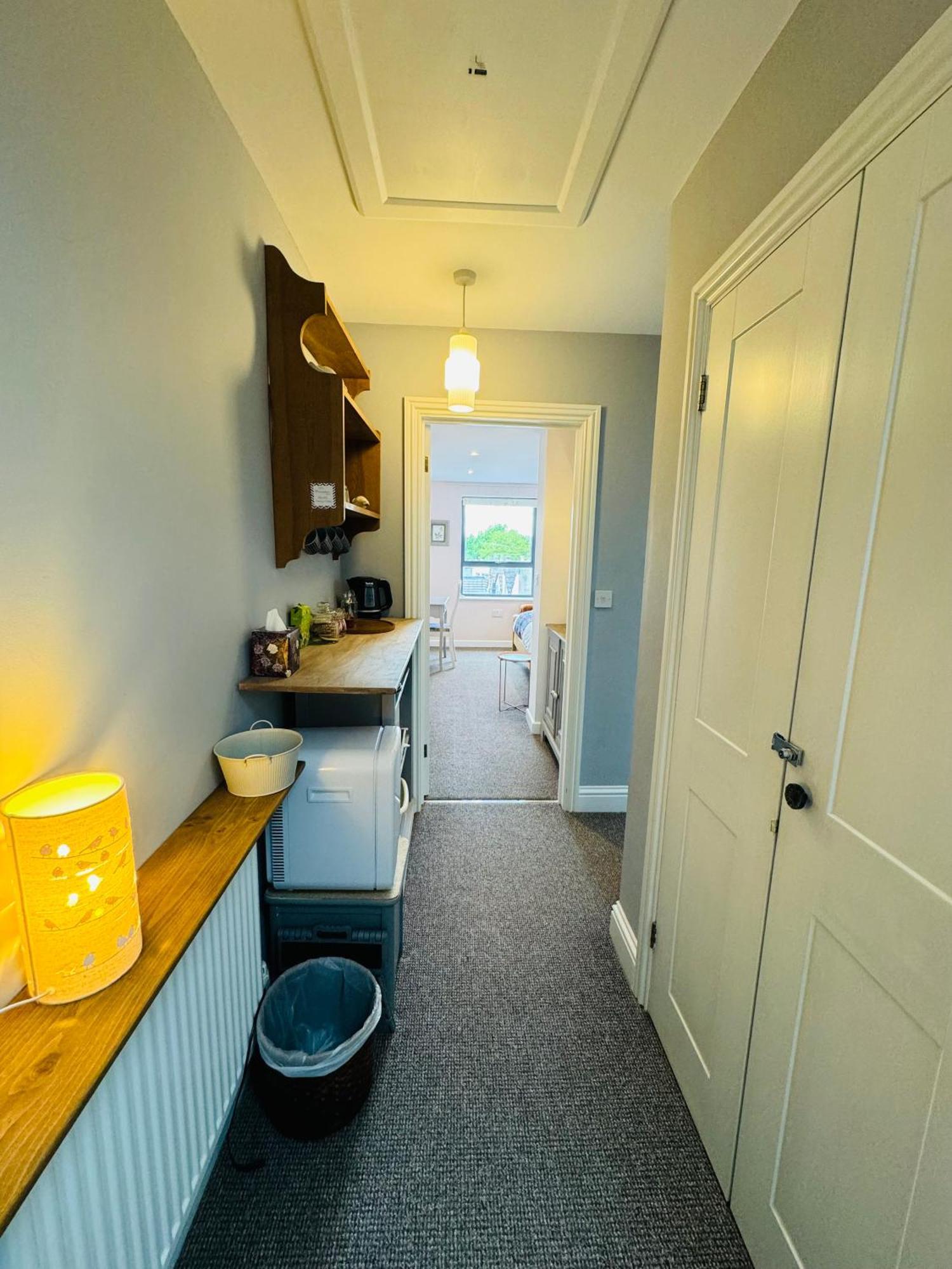 Totterdown'S Modern & Vintage Inspired Home ブリストル エクステリア 写真